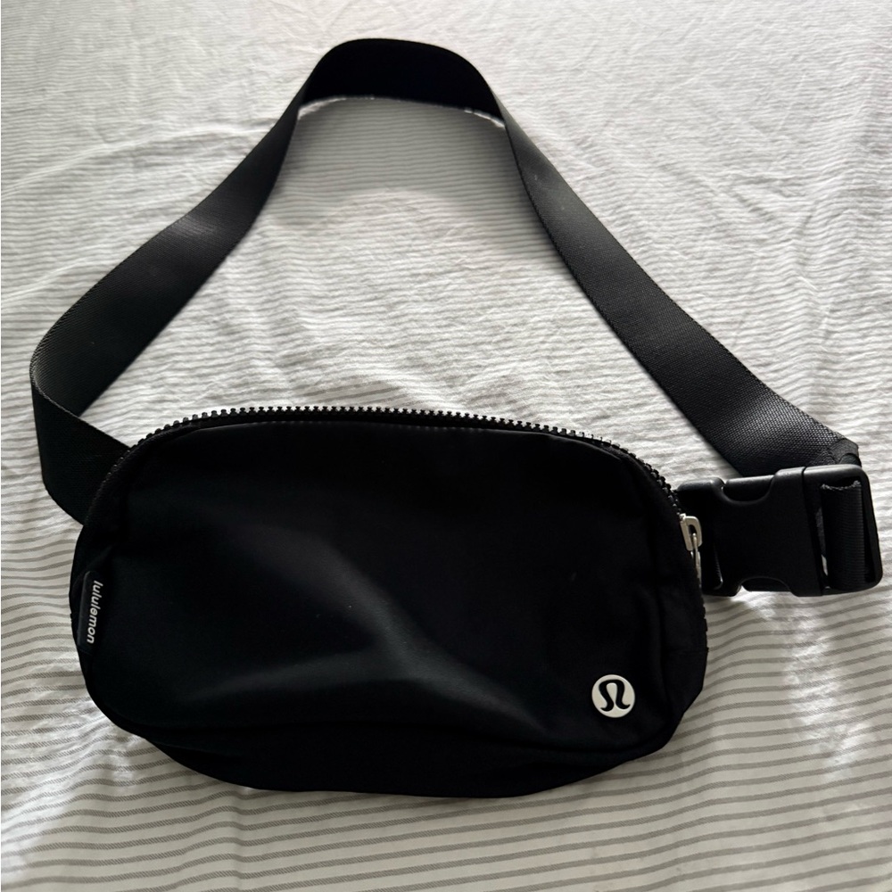 Lululemon Everywhere Belt Bag